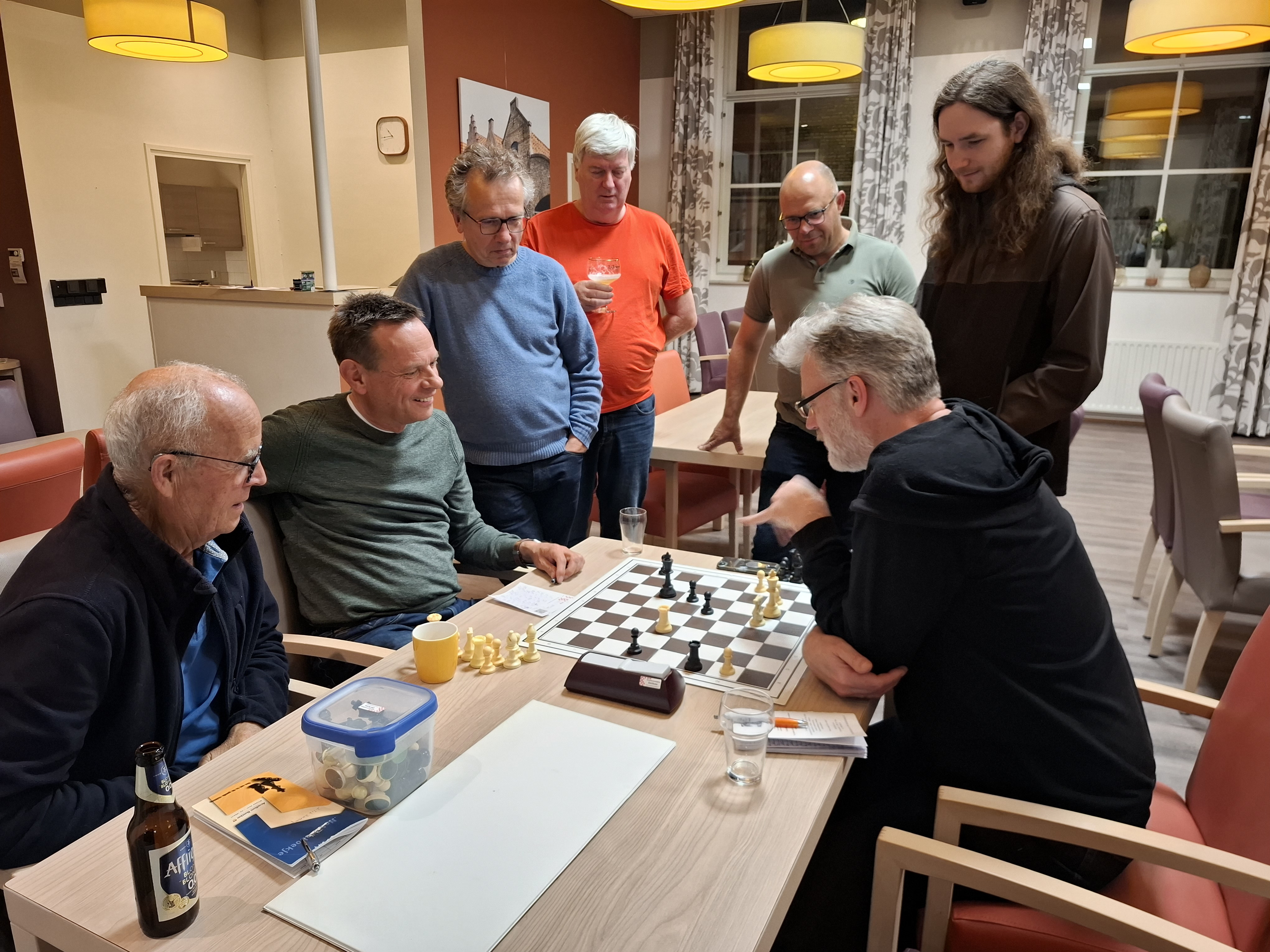Spiegels (rechts) stuurde aan op zet herhaling om zo zijn derde plaats veilig te stellen. Both (links) ging hierin mee en zo was het podium compleet.